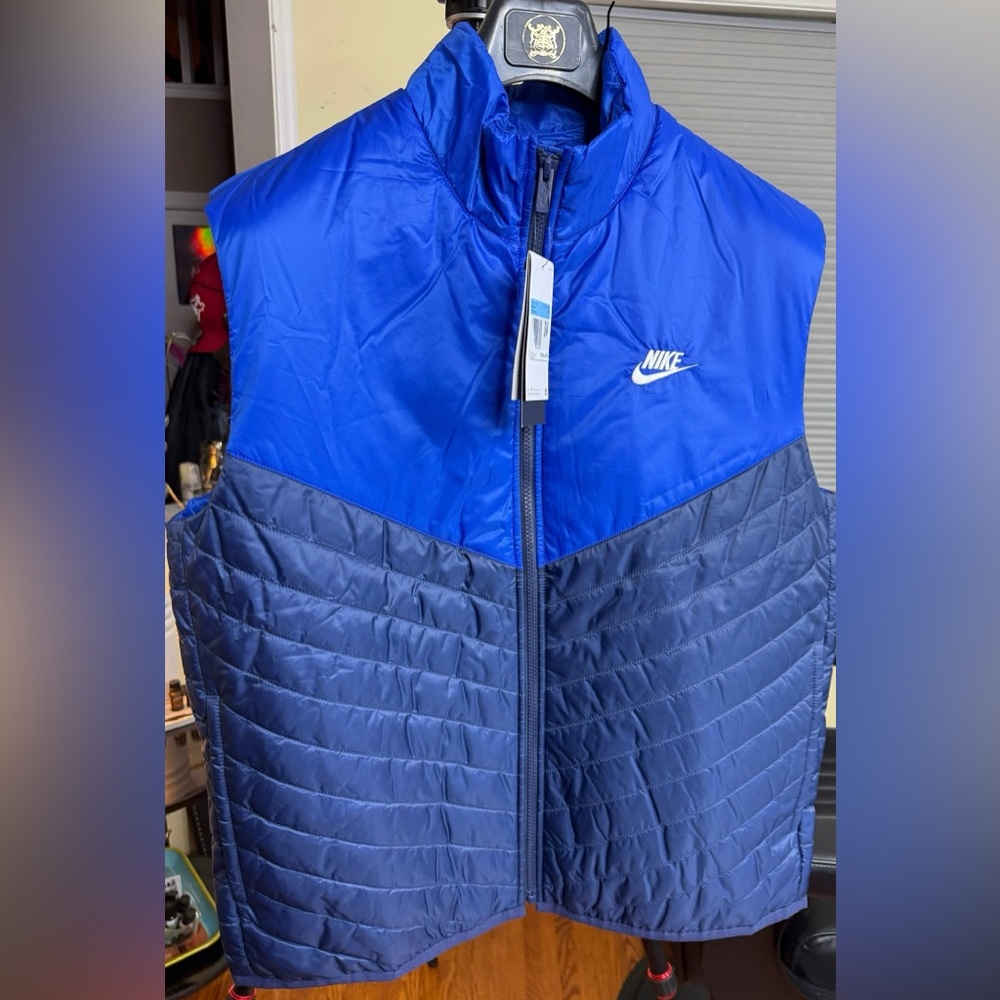 Gorgeous Nike Therma-FIT 
Midweight Puffer VEST!!! - Picture 3 of 9